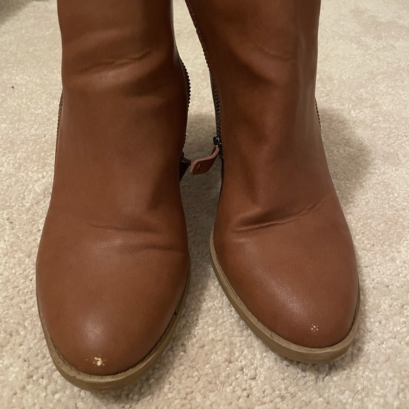 Tan heeled boots with zippers - Picture 5 of 5
